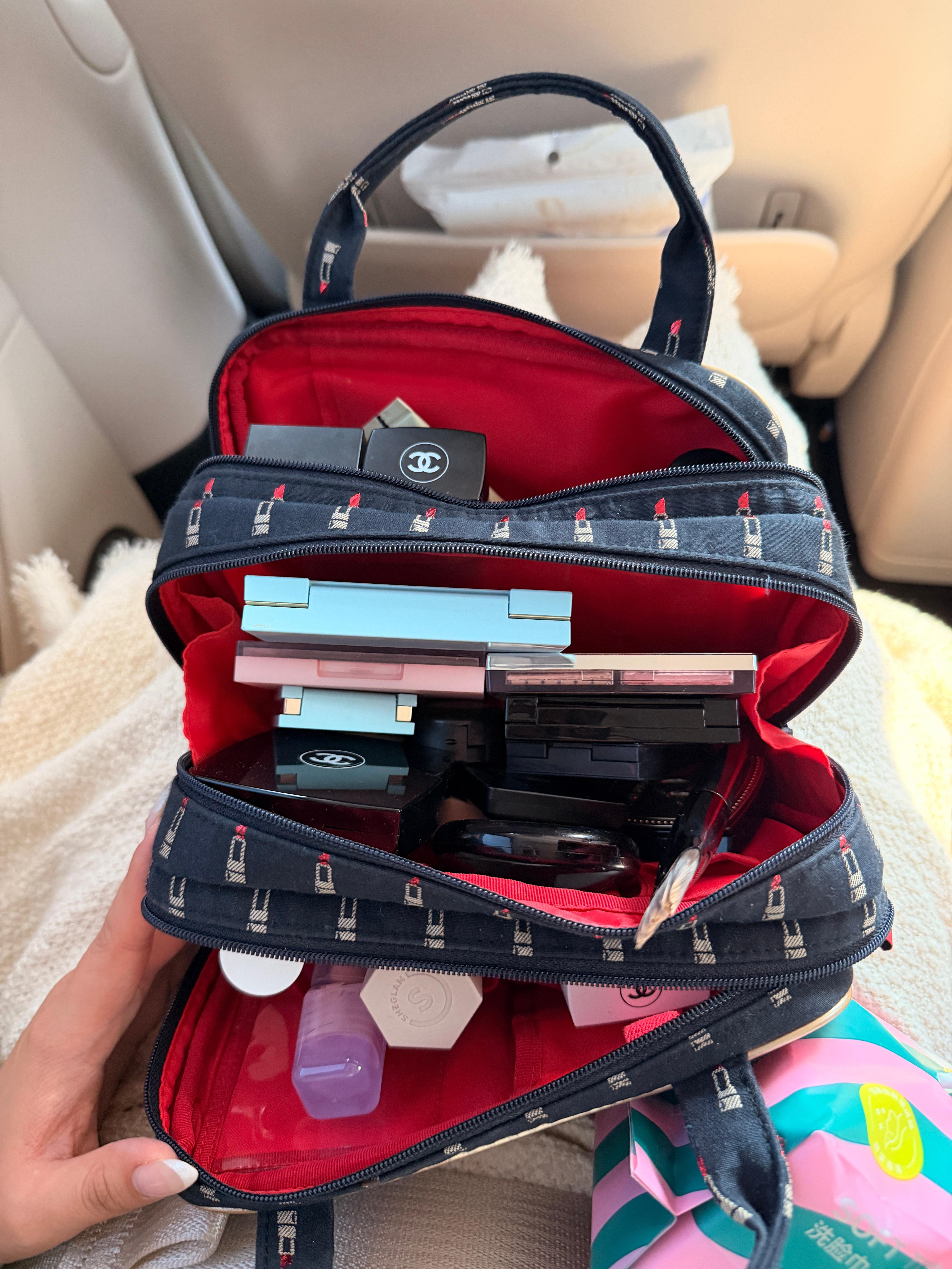 女孩纸必备技能之一在车上化妆