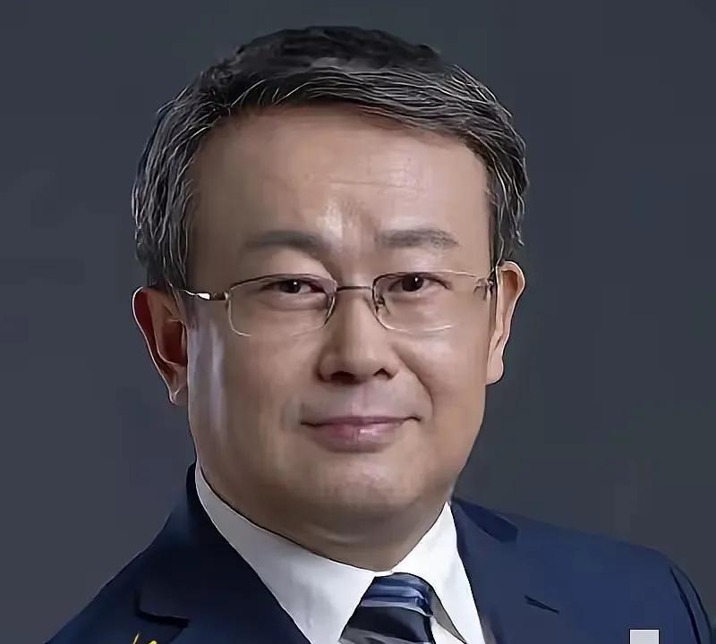 项立刚说得有道理吗？“女生盯住男生的隐私部位看，而后又拍了一个多小时，最后挨处分