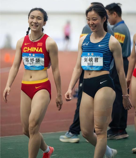 北京大学大一学生刘峡君今年进步太快了，去年还是11秒70国家健将标准都无法突破，
