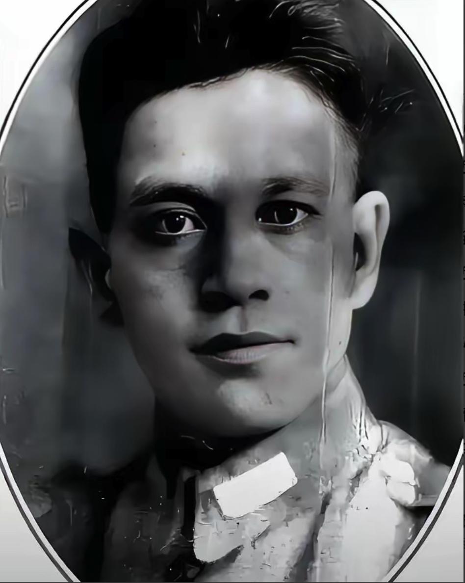 1948年，淮海战场，华野炊事员挑着包子迷了路，竟闯进敌营。他不慌反笑，扬声喊：
