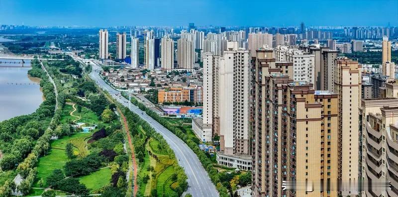 现在咸阳的年轻人吐槽房价高的也越来越少了。咸阳楼市从2022年到现在，咸阳房价