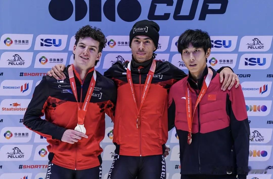 短道速滑世界巡回赛荷兰站，孙龙在男子1500米A组决赛以2分16秒772收获一枚