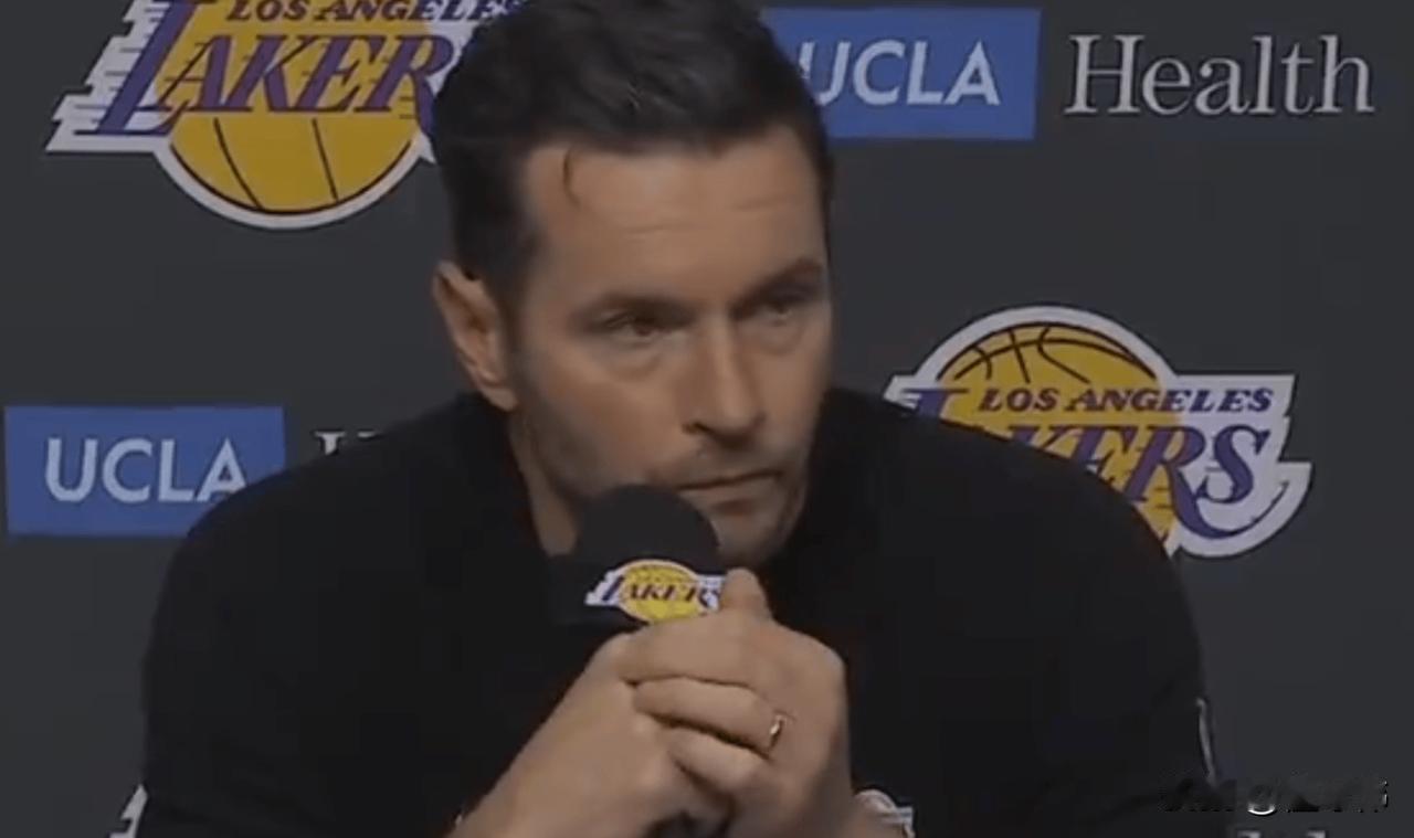 一顿夸！雷迪克谈詹姆斯：“勒布朗的领导力是独一无二的。”“他总能带领球队