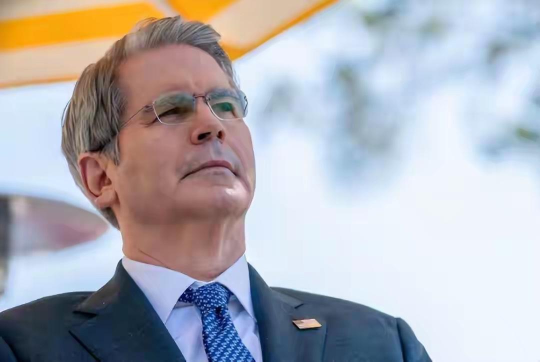 美财长大放厥词！​威胁中国稀土，刚达成共识就翻脸​11月2日，美财长贝