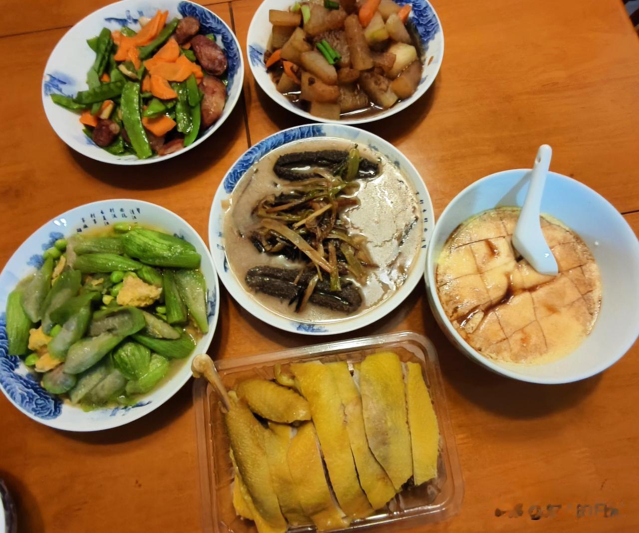 今天上午想去溜达溜达，再买点菜，可是出门没走两步，又滴搭下雨了。那就去超市转