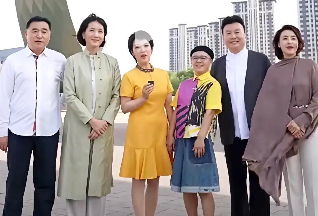 六位央视才华横溢的主持人，能全部认出来的绝对是央视的忠实粉丝，我喜欢左边第二个的