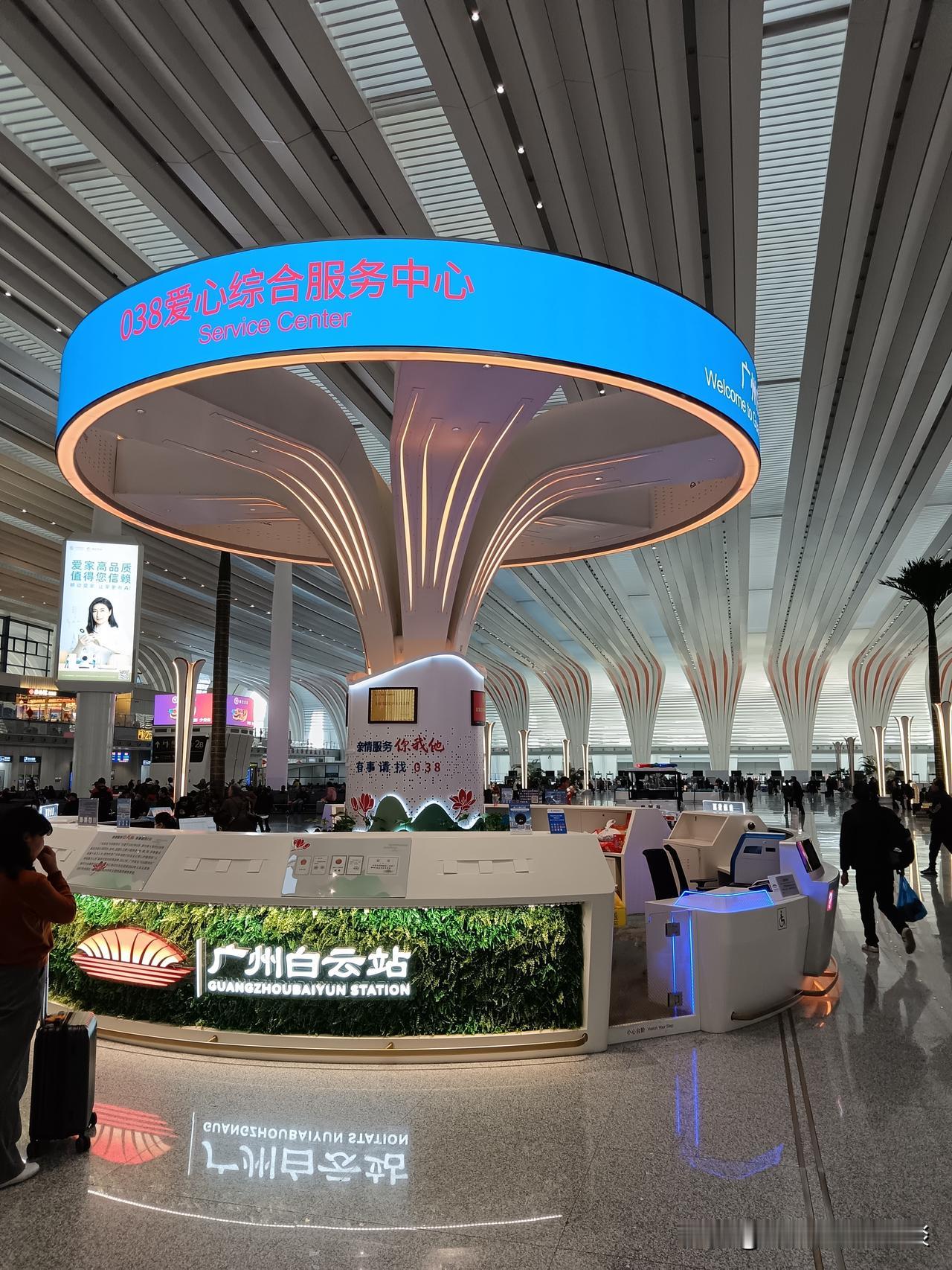 广湛高铁在广州白云站始发的车次，应尽快分流至广州站、广州东站、新塘站、增城站、南