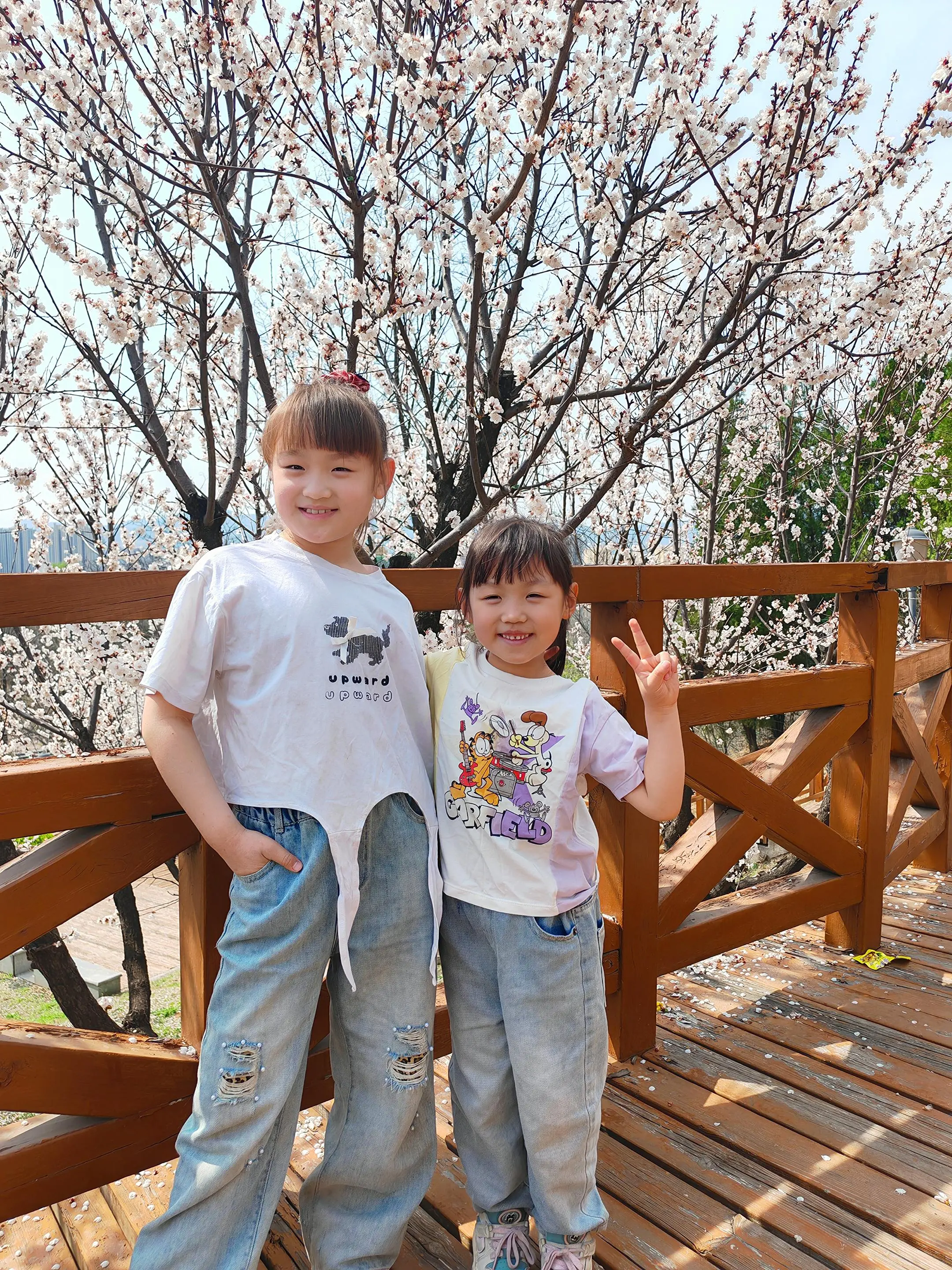 陪娃时光当然要拍照记录啊 陪你长大陪你看世界 享受阳光享受生活 用镜头...