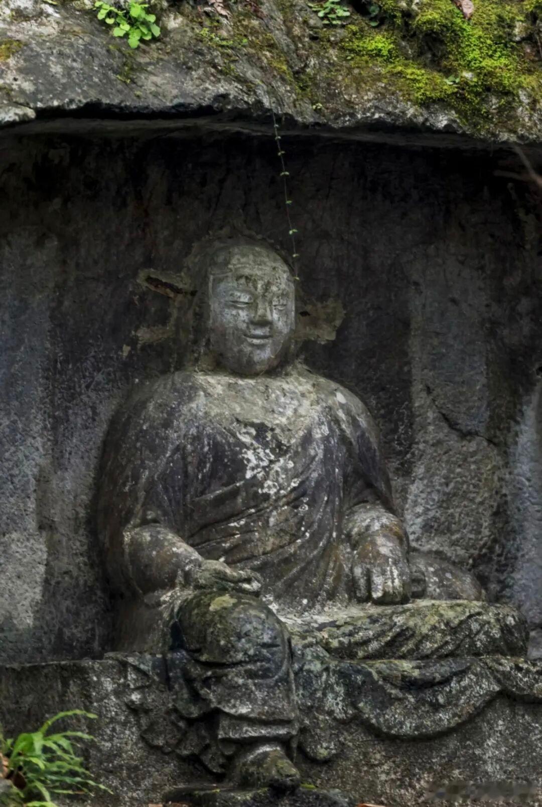 灵隐寺470座佛像只有这座千万不能拜（见附图）这是妖僧杨琏真迦，至元二十二年（1