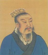 刘邦当皇帝后，为了避免他爹下跪，刘邦想了一招，后世沿用2000年刘邦当上皇帝