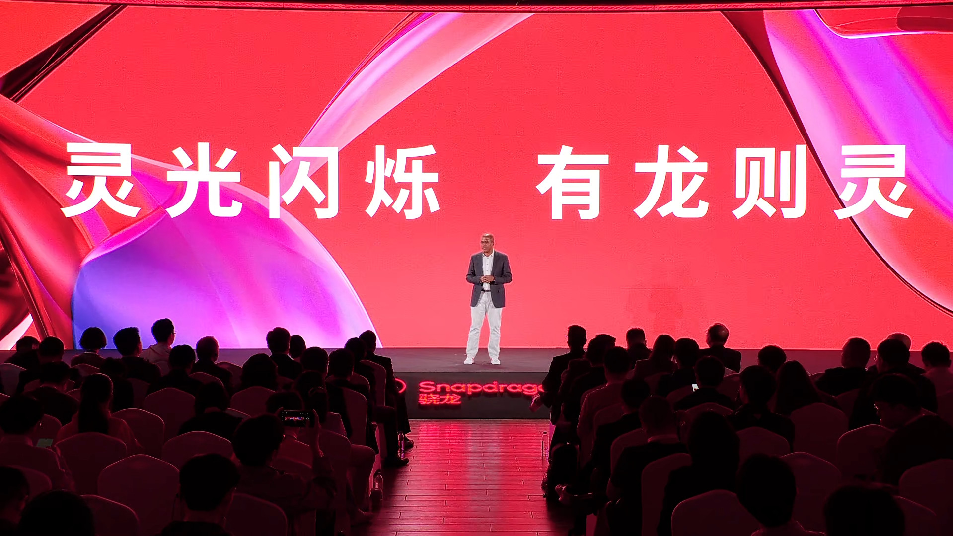 一加全球首发第五代骁龙8高通今年和往年不一样了，为了给大家更多的选择，首次打破“