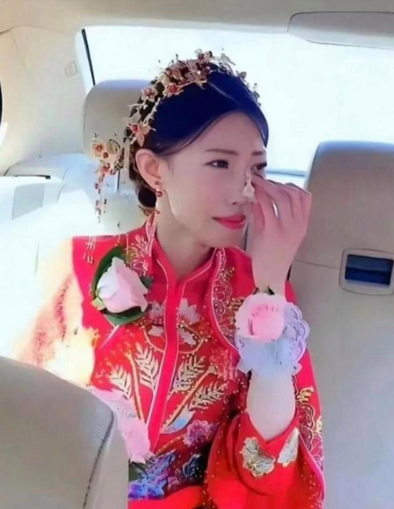 哈尔滨有个叫林婉晴的姑娘嫁到南京。婚礼那天，娘家50多人自驾19辆车来，住婆家订
