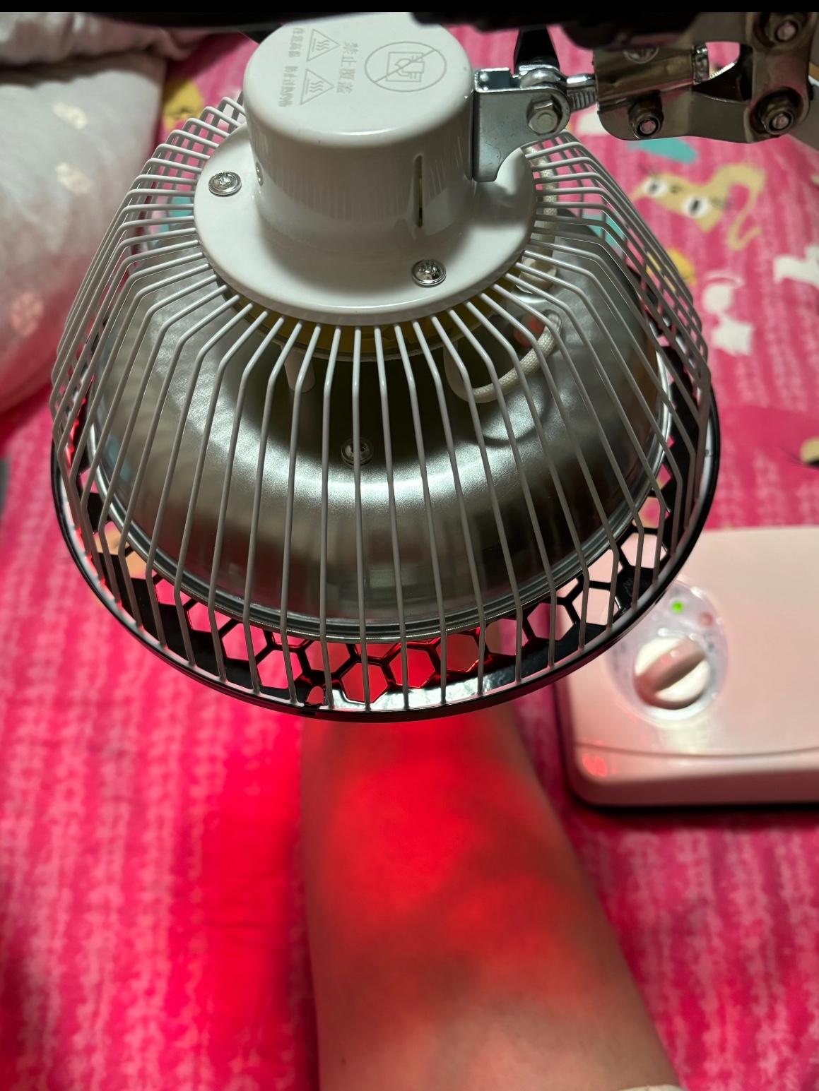 医生竟让我烤一年膝盖！没错，就是用电磁波烤灯每天对着膝盖烤一小时，整整一年。