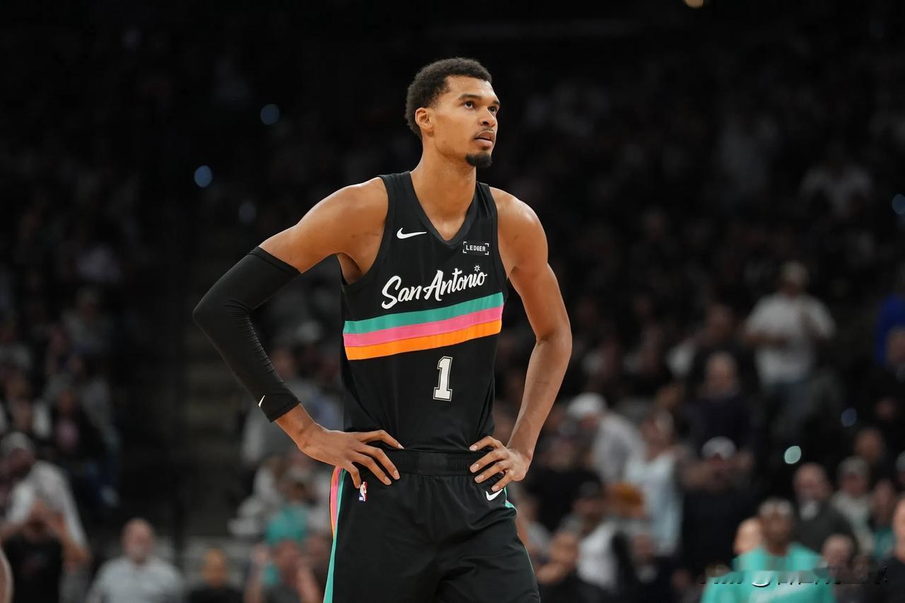 文班亚马受伤！给杨瀚森带来什么启示？北京时间11月18日，NBA名记Sham