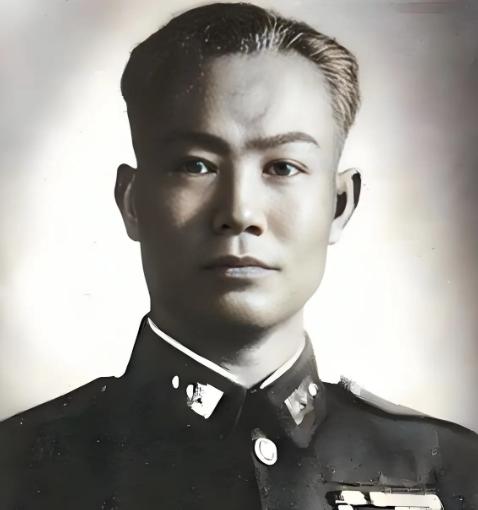 1949年，已经不当一把手了的蒋介石跑到台湾，当时管着台湾的陈诚立马把手里的权柄