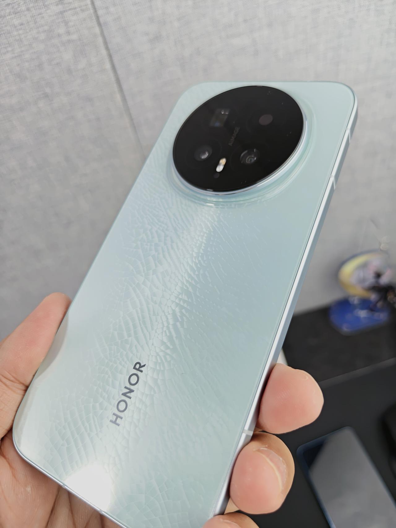 别一窝蜂抢IPhone17Pro了！闭眼入3千多的荣耀Magic8，省下的钱够