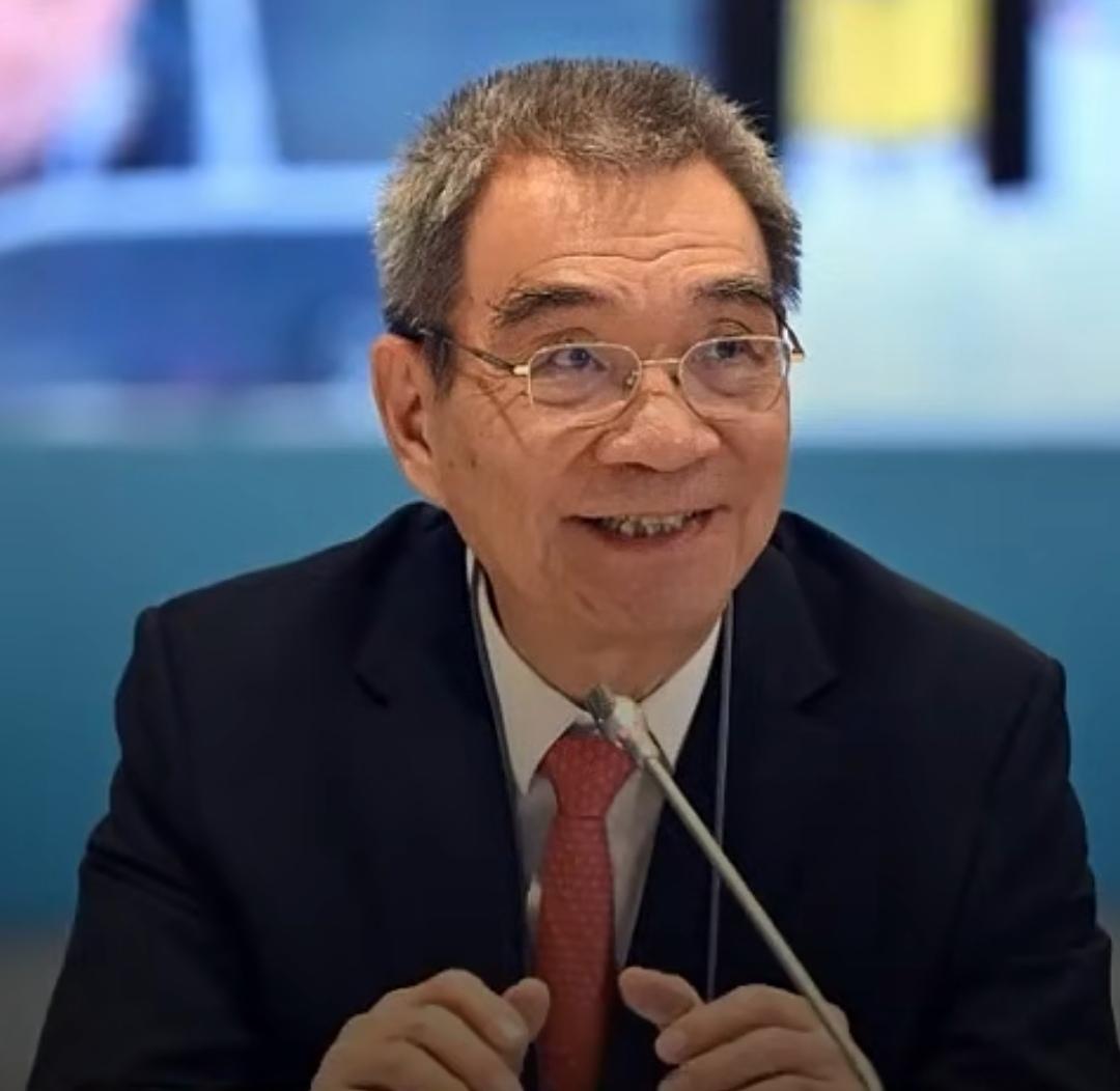 从"迈入高收入国家"到关注分配公平，我们还需要补上哪些课？最近有两则消息引发