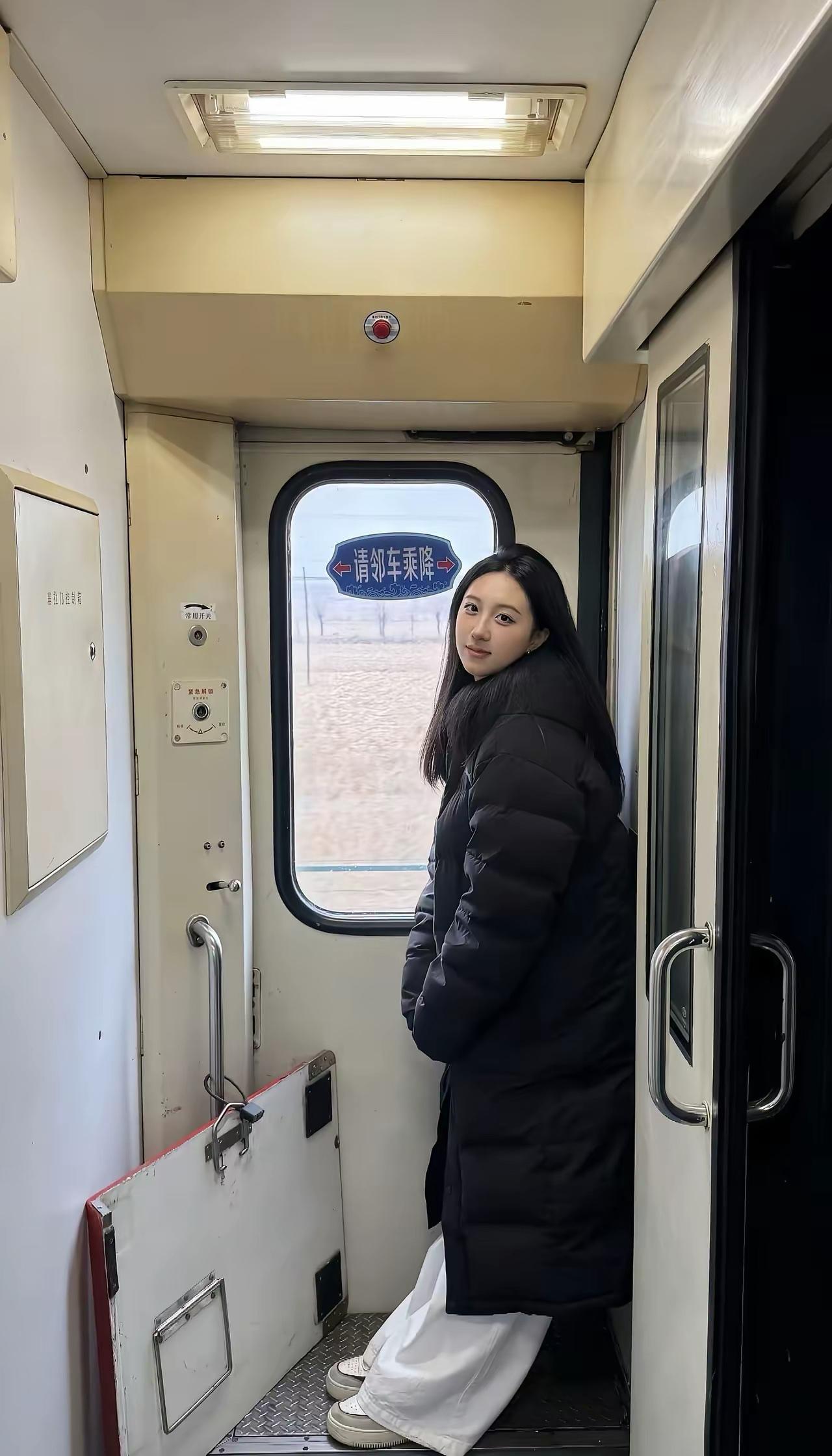 冷冷的看着你说谎的样子