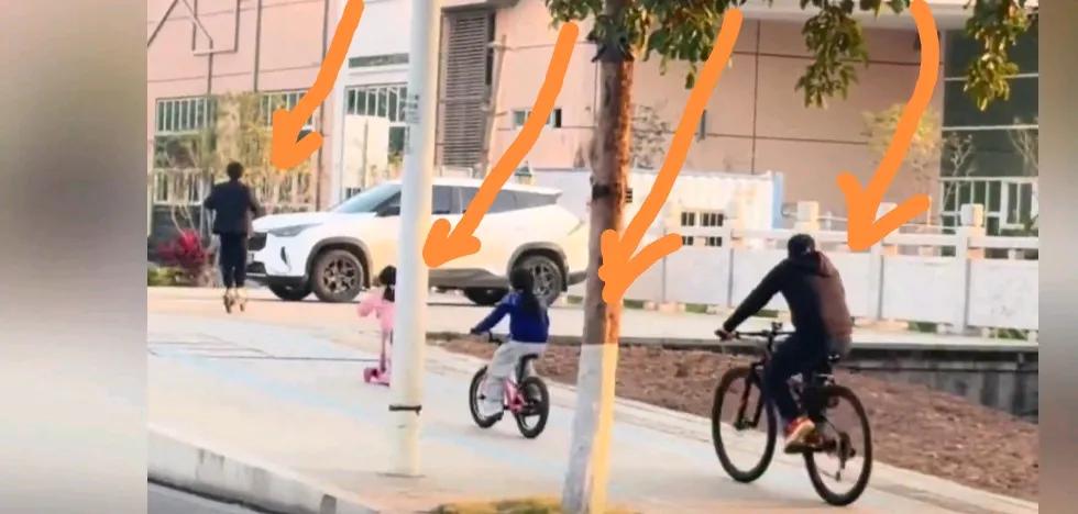 霍启刚带娃骑车，又被这温馨一幕感动了！近日网友刷到霍启刚带娃外出骑车，霍启刚