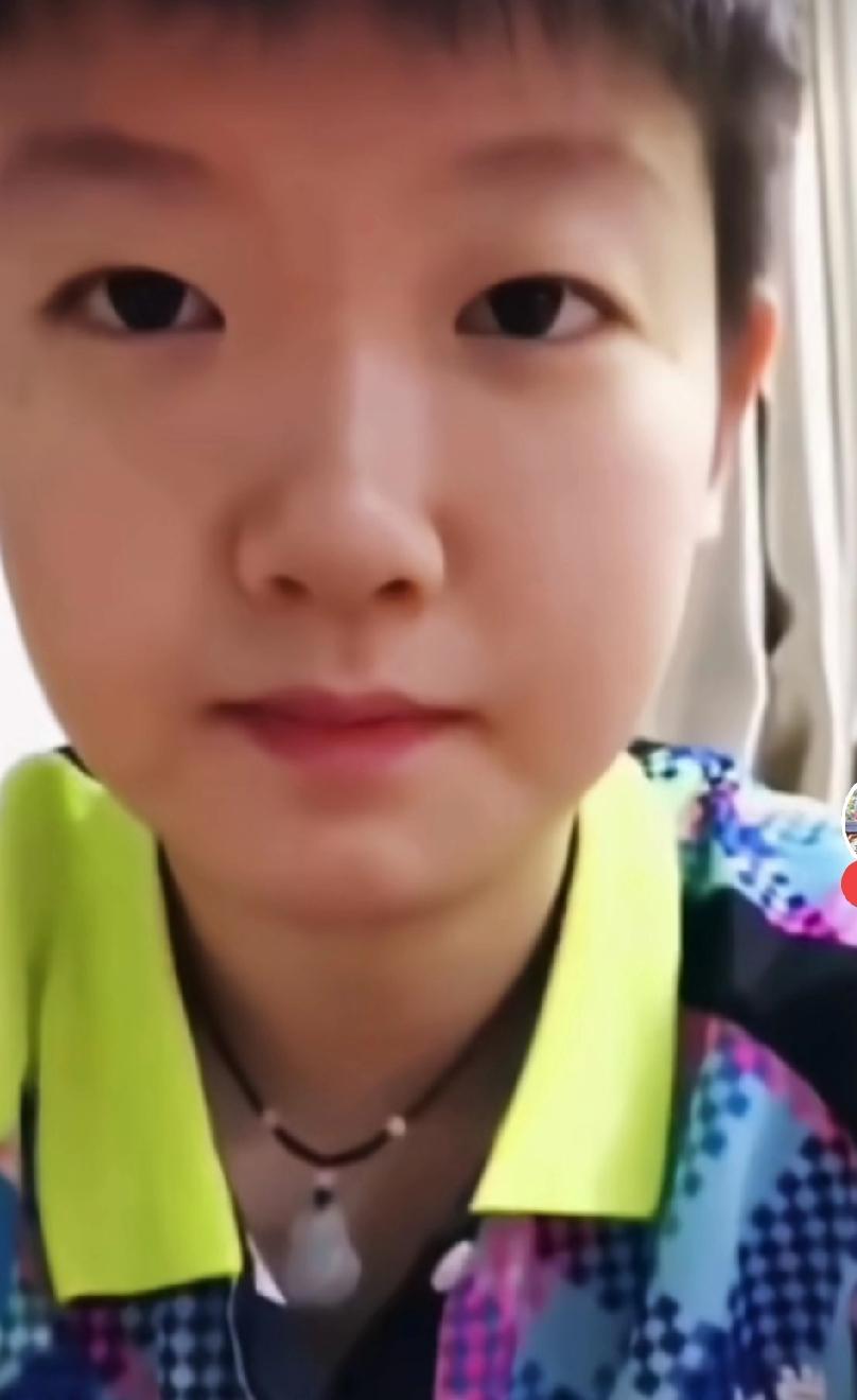 莎莎真是个懂事的好孩子，回家养伤，也没忘记回报大家，特意发视频向大家问好！祝全国