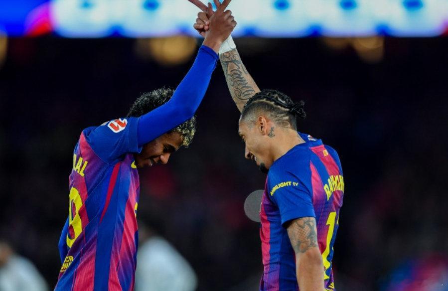 《阿斯报》报道，环球足球奖颁奖典礼，巴萨和巴黎成为最大赢家。亚马尔包揽了三项大奖