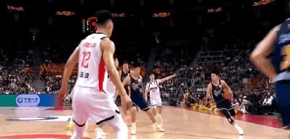 让郭士强赛后说出“绝望”的，不是马尚，是徐杰这个传球。球像长了眼睛，穿过两