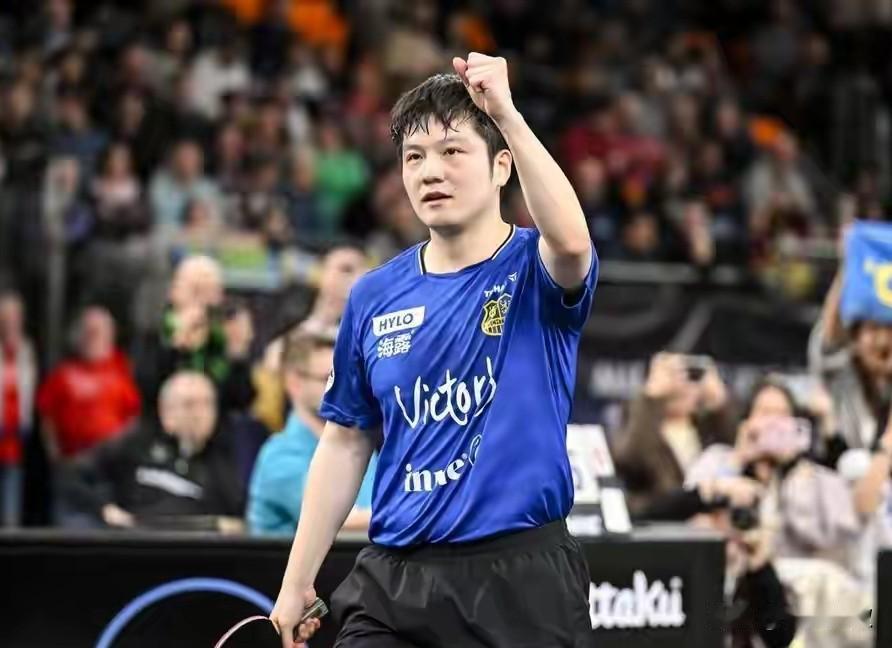 樊振东表现完美，只是空砍2分，无奈队友不给力！最终2:3遗憾落败！东哥第四