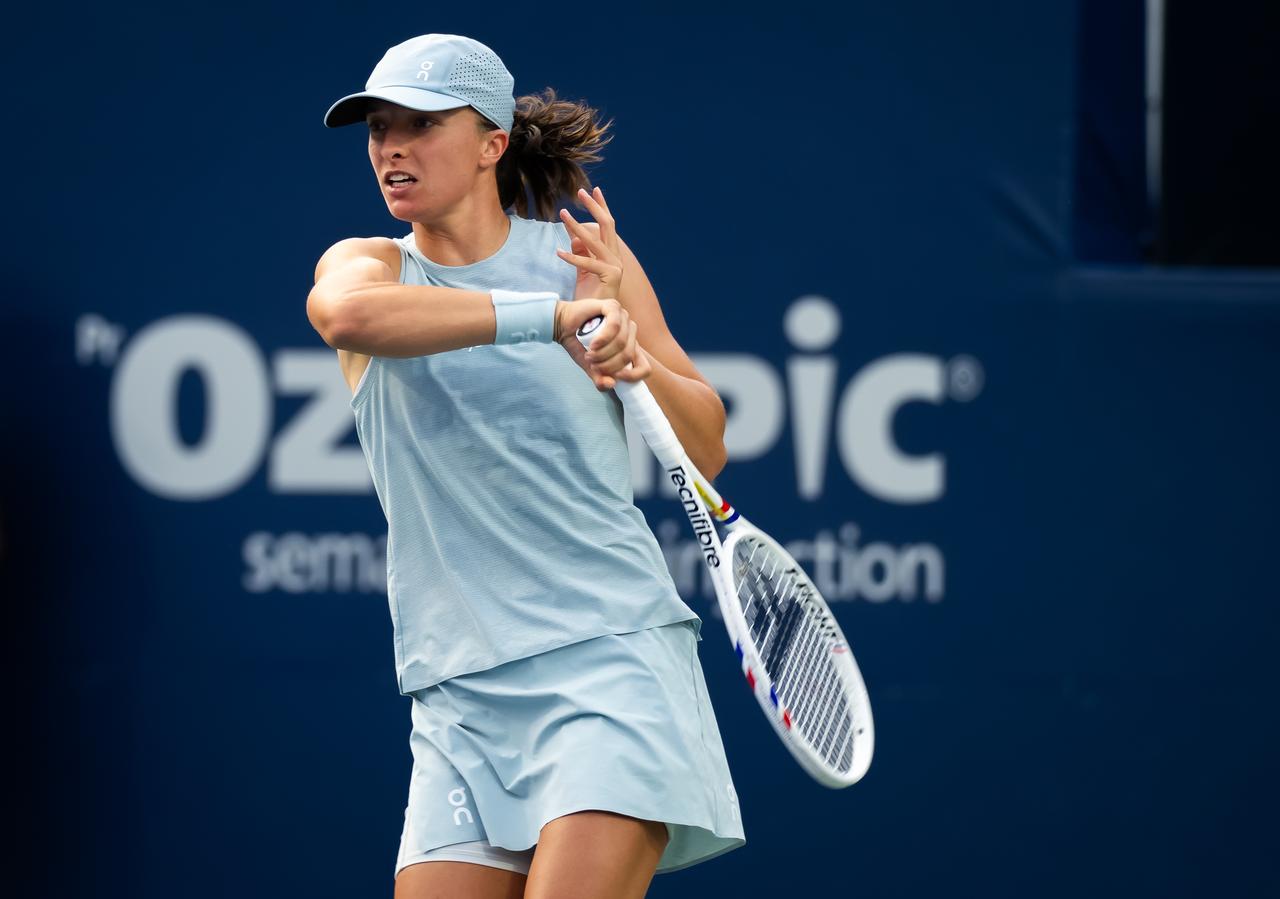 仅丢3局！斯瓦泰克6-2、6-1碾压施耐德，第23次杀入1000赛四强追平拉德万