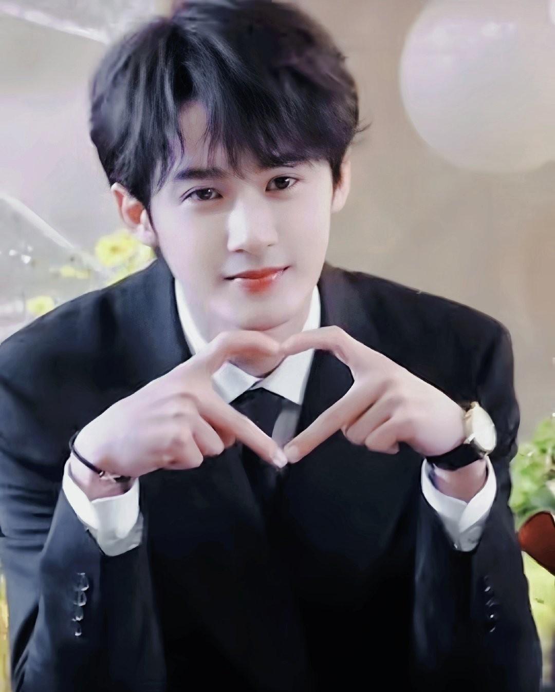 估计檀健次粉丝也觉得莫名其妙最近好多帖子下总有人问小炭火，如果檀健次谈恋爱结