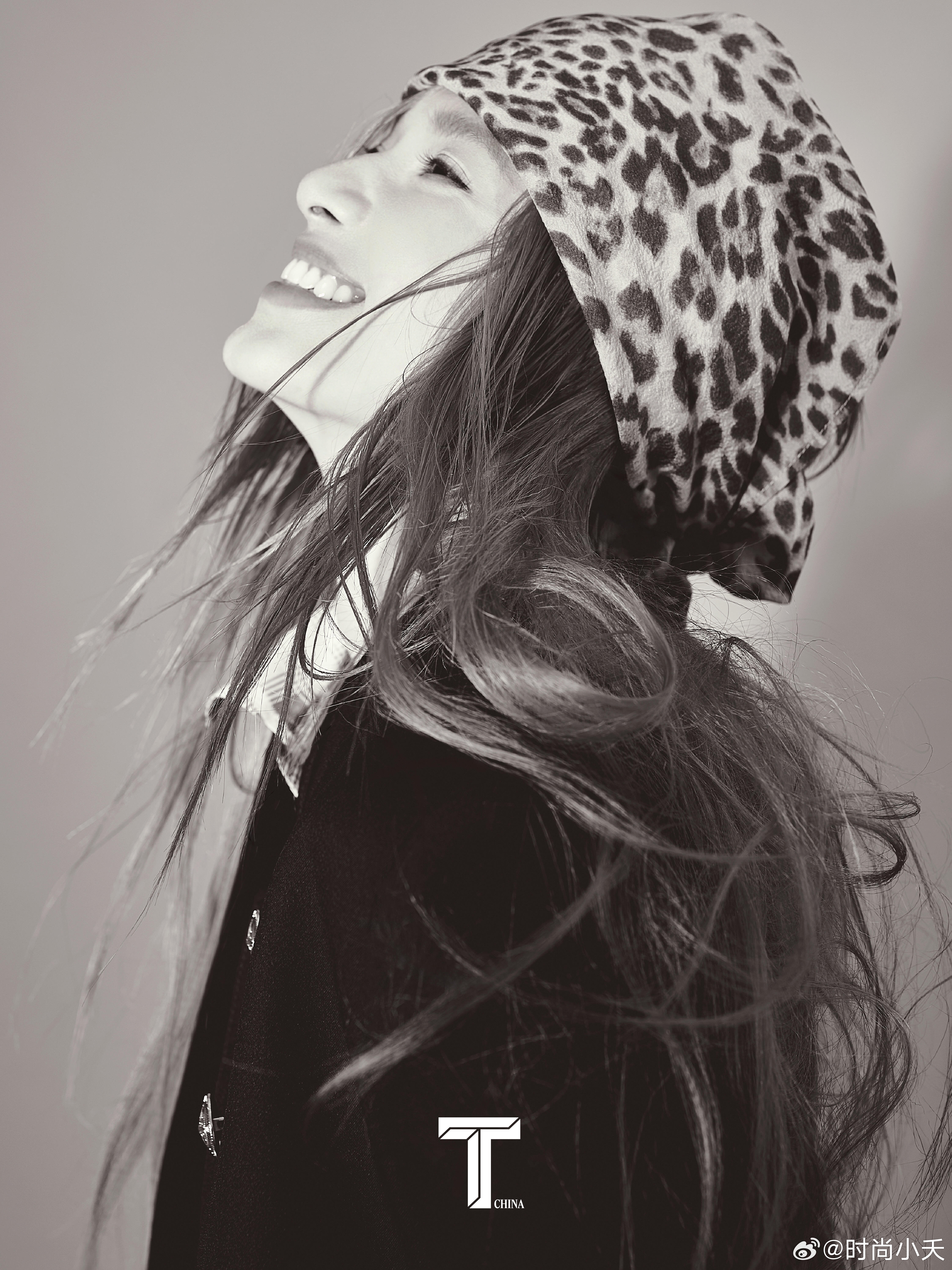 湿发挑染新造型，张婧仪把狂想曲音量拉满，跳出大众熟悉的温婉框架。张婧仪T锦绣四月