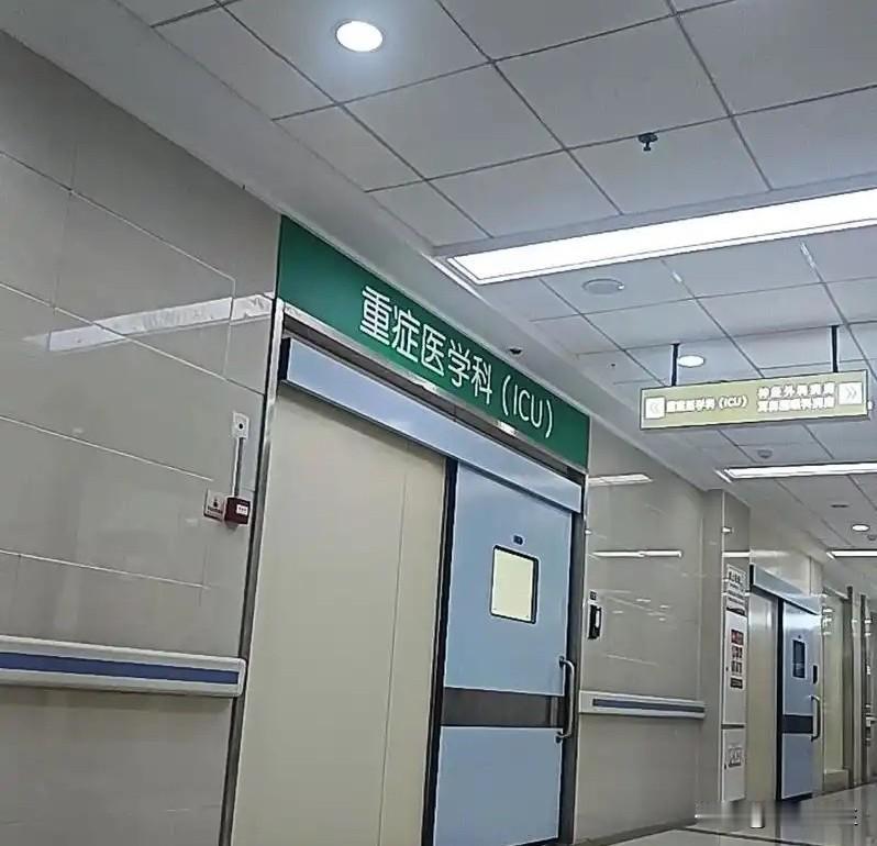 9岁，父亲意外去世13岁，母亲病逝…从此，成了孤儿！在亲朋戚友的帮衬下，