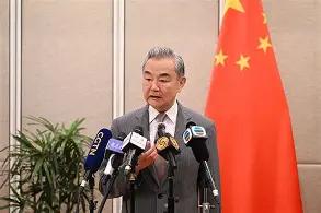 不回应，菲律宾坐等中国。当地时间7月20日，菲律宾外交部再度公开表示：中国外交部