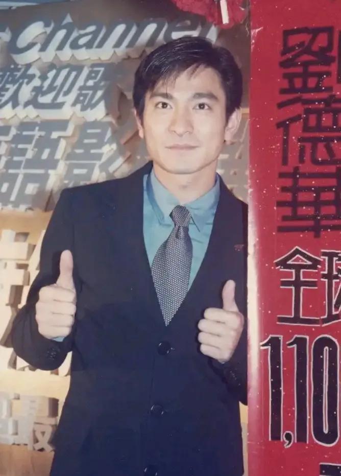 刘德华在1996年的唱片销量达380万张。1996年，刘德华发行的唱片《因为爱