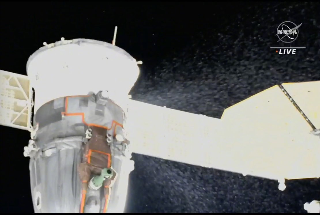 神20返回任务推迟的消息，瞬间揪住了所有人的心。公告内容很简短，但信息量巨大：