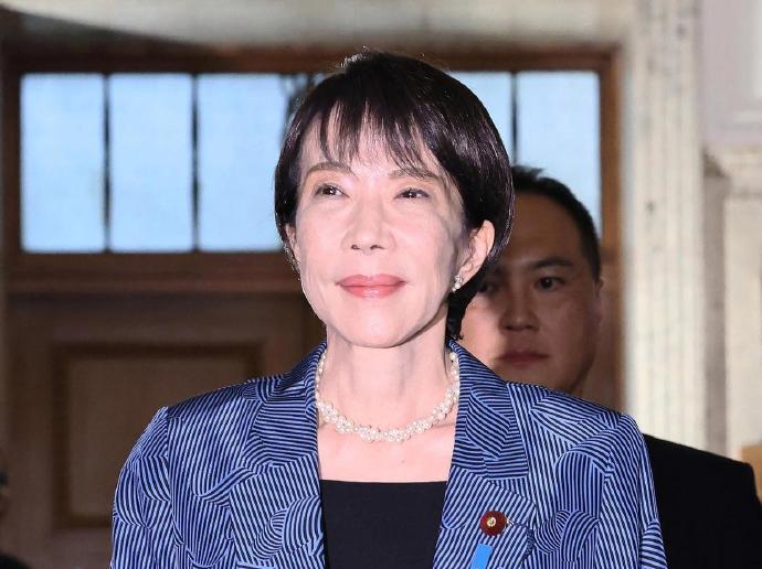 强必盗寇，弱必卑伏，高市早苗亲美媚西。高市早苗和麻生太郎既然亲近西方，那么他们