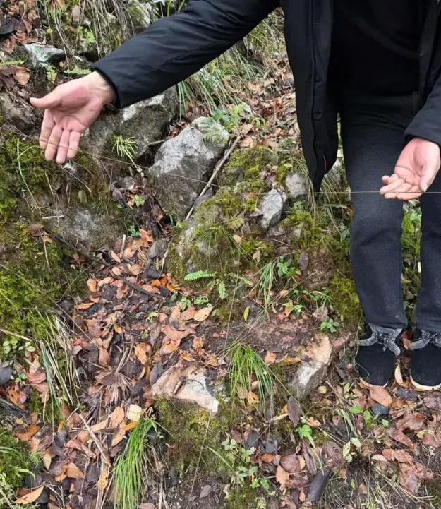 看巫山祭祖男子被电死的新闻，真是后背发凉。一根细铁丝，一个12伏电瓶加逆变器，就