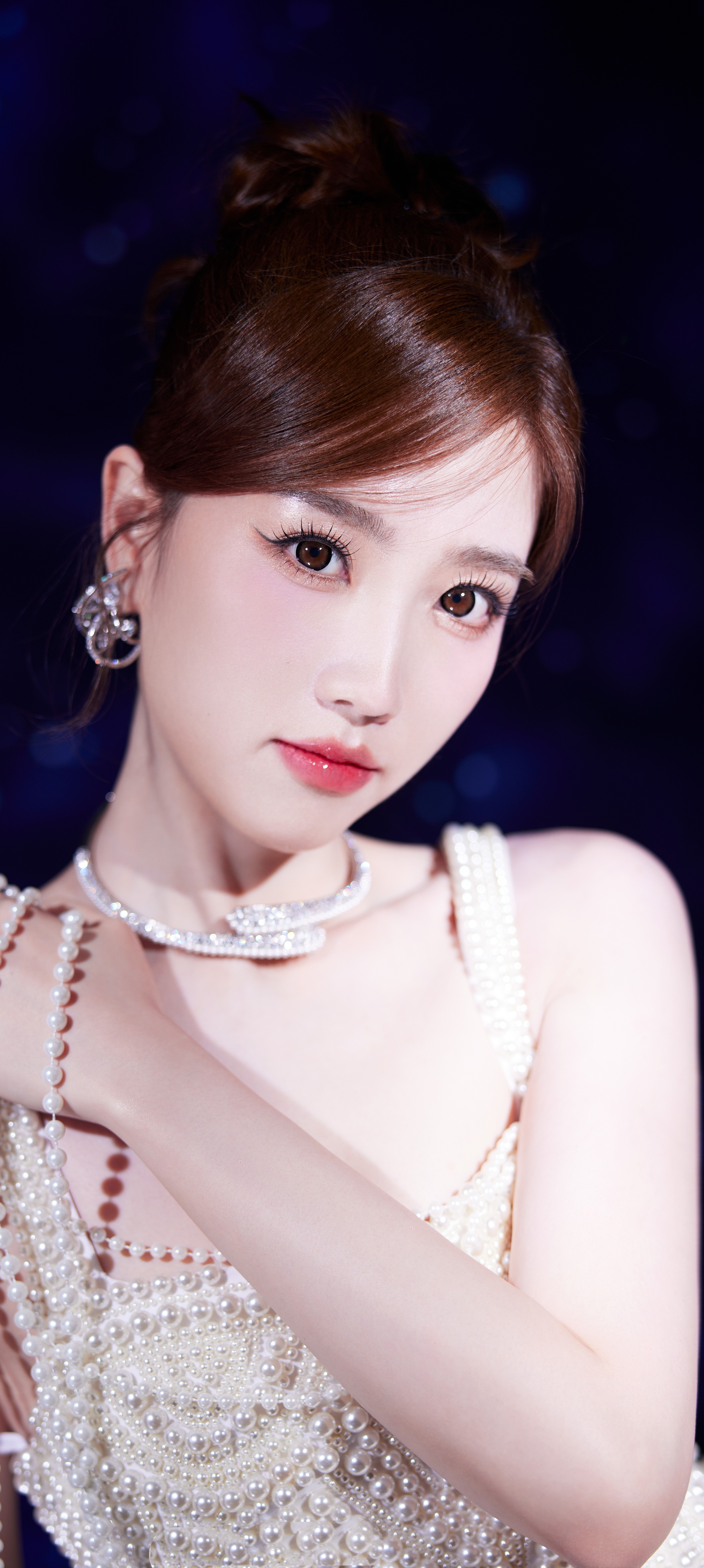 张纯烨高清全屏手机穿搭壁纸精选：白裙美腿光脚丫，是心动的信号~张纯烨