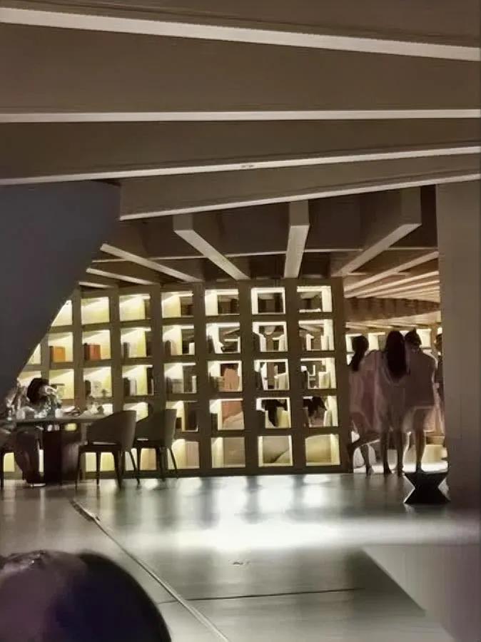 洗浴中心要垮了就因为接了波印度客人老客们扭头就跑，说啥都不肯再来不是