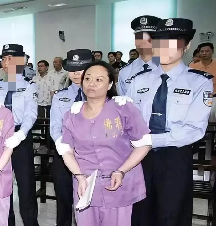 广东女贪官贪污13个亿，她是新中国贪污最大的女局长，被执行死刑前却说：戏称我对