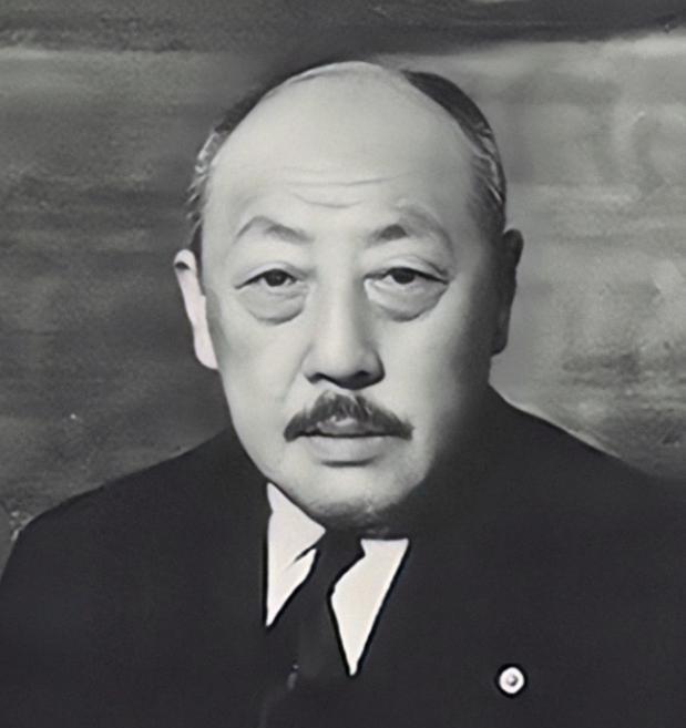 1945年8月26日，日军宣布投降后，苏军通知张景惠及伪满各部大臣到苏军东北卫戍