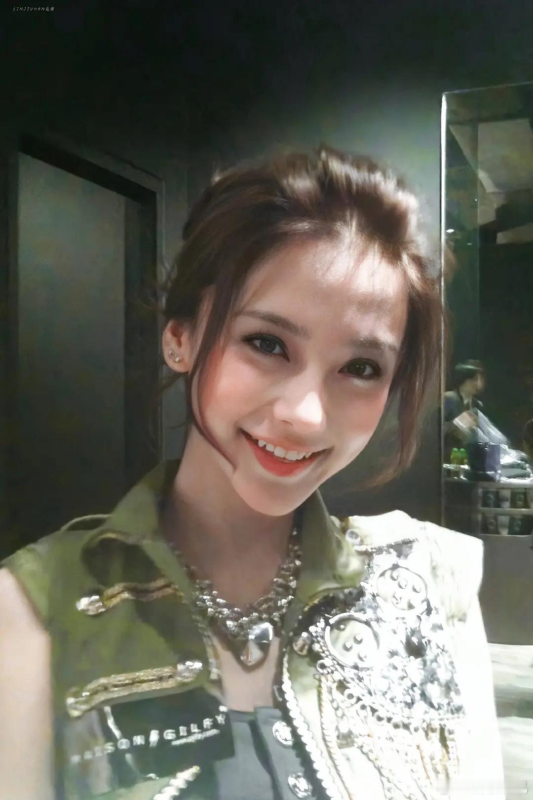 好喜欢这时候的小虎牙！！特别萌！！​​​