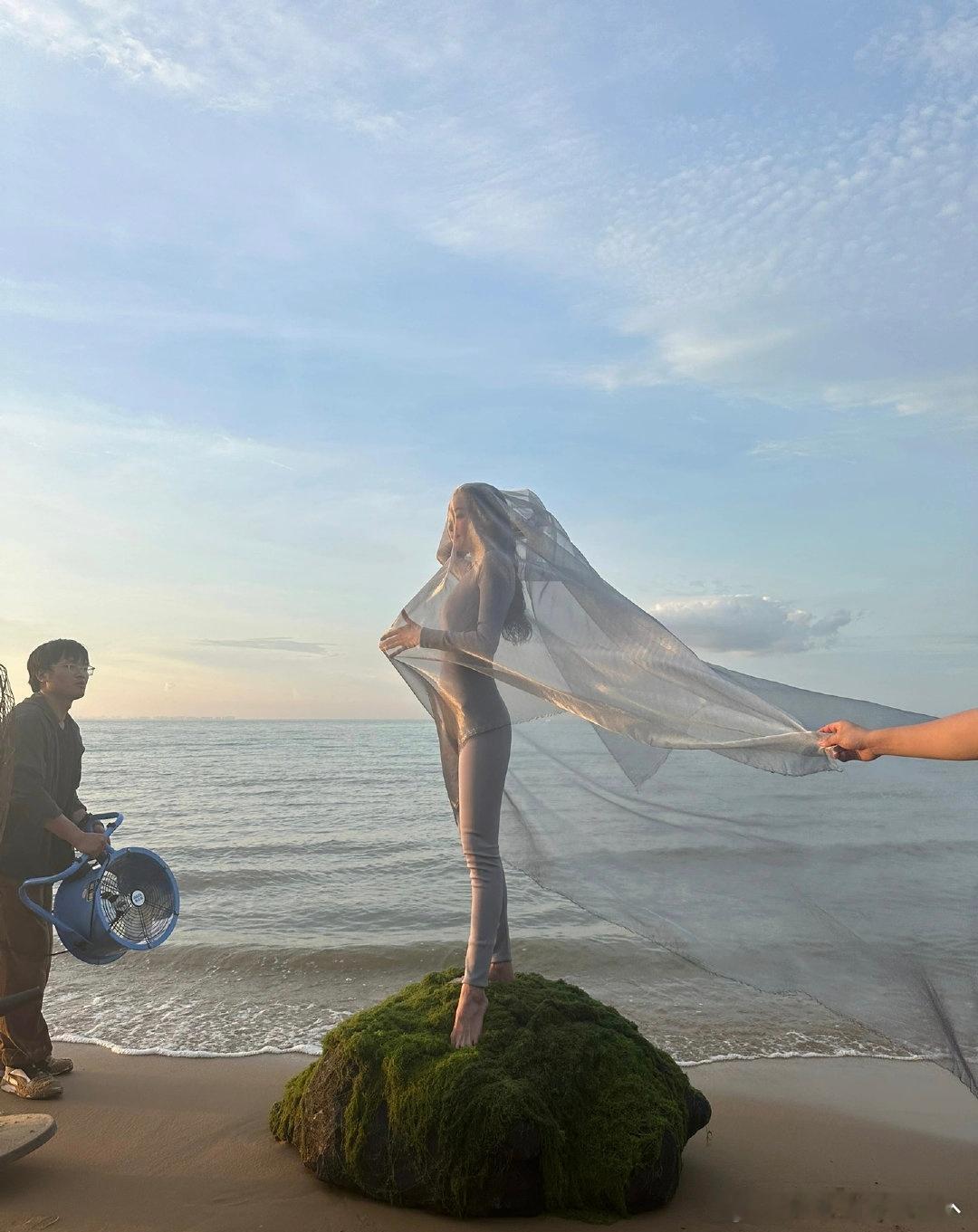 舒淇的肚子比水平尺都平，绝了