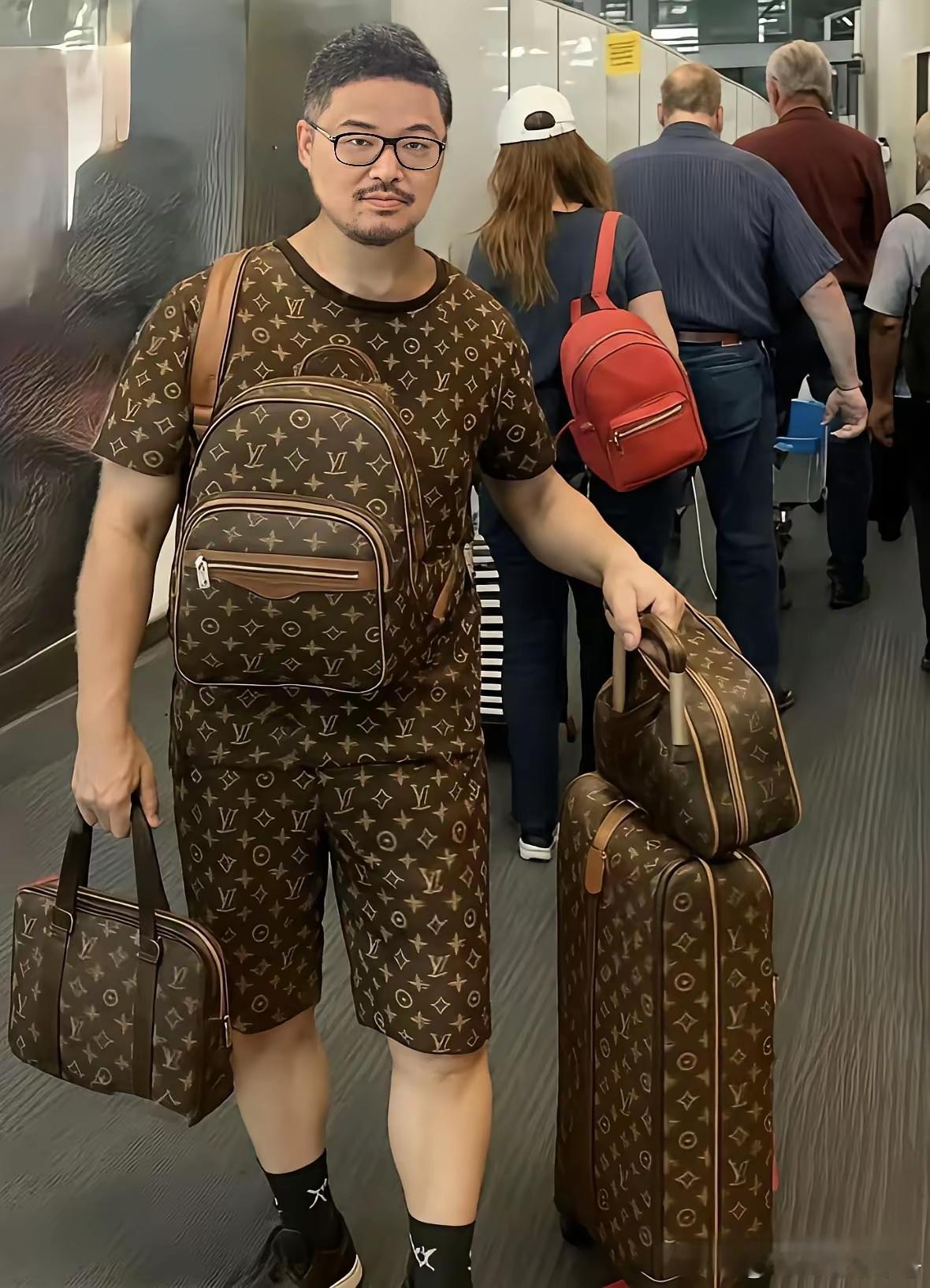 最强LV男人？此时可能需要精神科医生。热点观点​​​