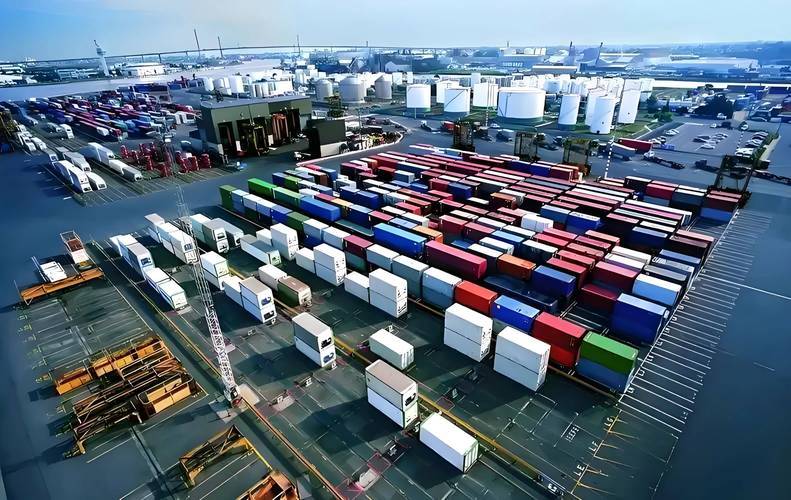 出口13万亿! 60万家企业冲锋! 中国外贸现在玩这么大!
