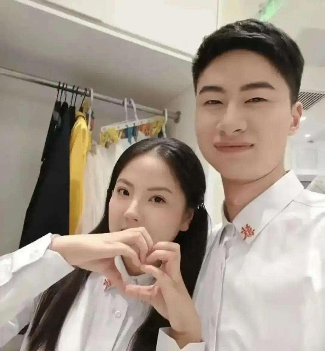 清华博士庞众望，女友抖音坐拥80万粉丝。他每日泡在实验室14小时，拒绝百万年薪o