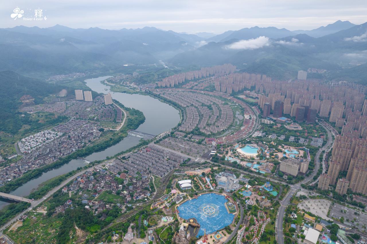 福建鹤岗真实房价，最低1800但是没有人这边房价最低的一平方能达到1800，御