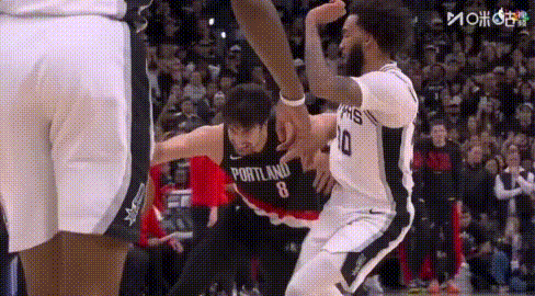 罗威这一扣——杨瀚森焊死板凳席，克林根首发岌岌可危！最后时刻居然是他，换成杨瀚