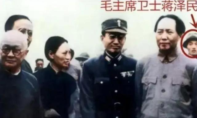 毛主席去重庆谈判时，中央派了六位高手保护他的安全，就是著名的“一虎二龙三鼠”，其