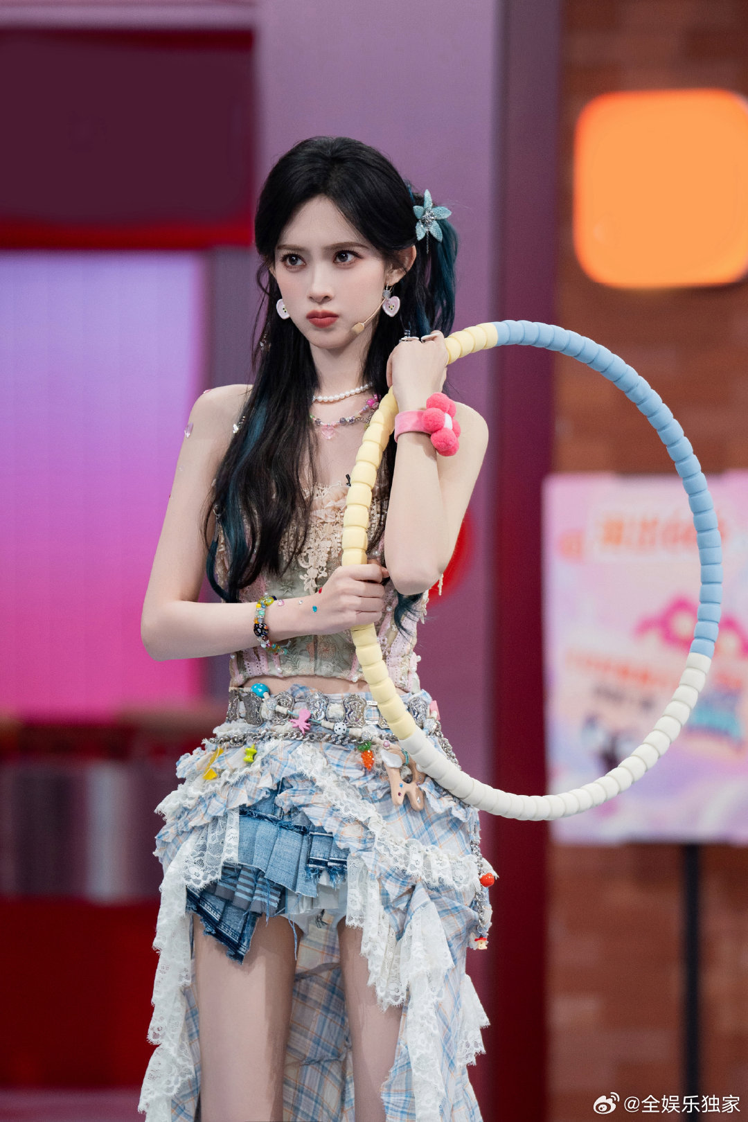  孟子义孟子义小冤家舞台直拍你好星期六孟子义《小冤家》舞台绝了！歌声甜