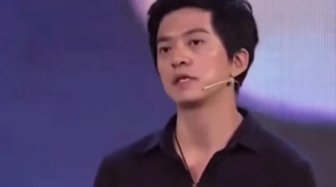 李健离开水木年华只因卢庚戌的一句话。李健：“我觉得卢庚戌当时可能说的是一句气